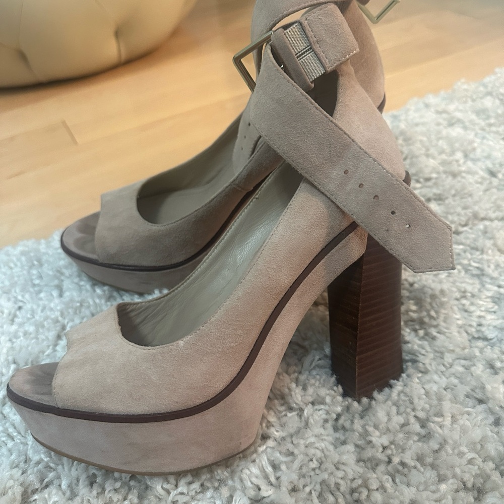 Tan / Light Pink Pump Heels